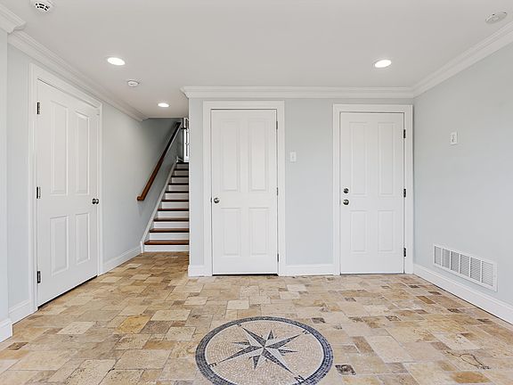5th image of 200 Somerset Ln