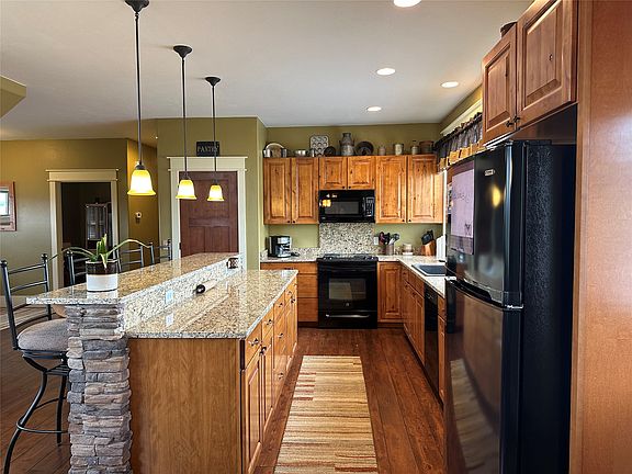 3rd image of 64 Mountain View Trl