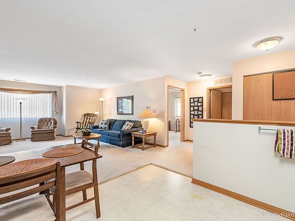 5th image of 605 Barrington Ave APT 260
