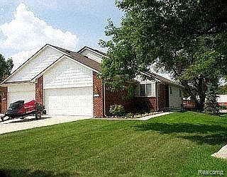 1st image of 7947 Divot Dr #20