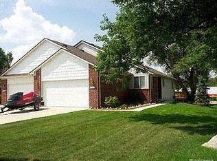 7947 Divot Dr #20, Waterford, MI 48327