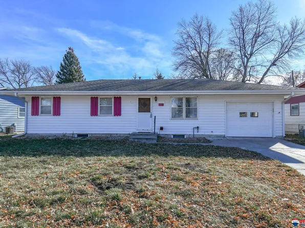 4233 Knox St, Lincoln, NE 68504