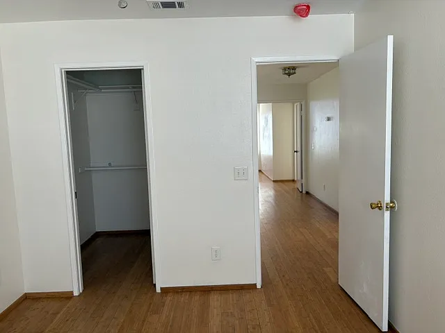 12830 Tiverton Ct — Photo 15