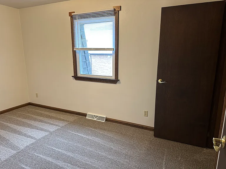 3850 Canterbury Dr — Photo 12