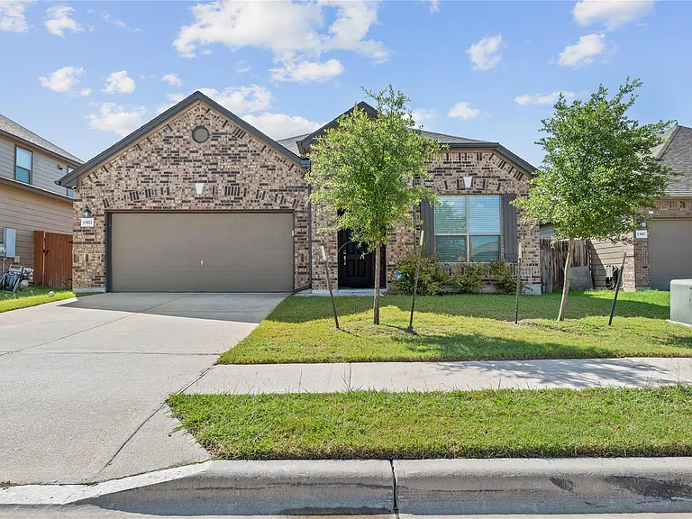 13921 Abraham Lincoln St — Photo 1