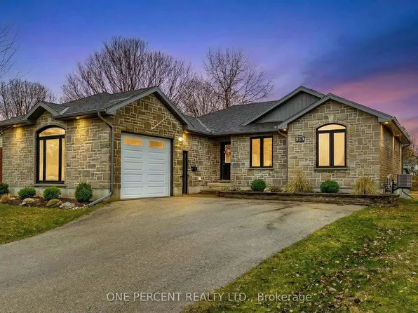 213 John St S, Minto, ON N0G 2P0