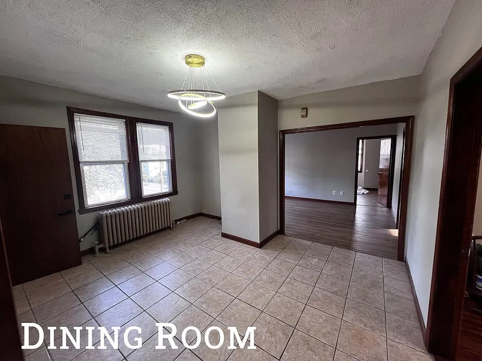3 bed, $2,100 — Photo 3