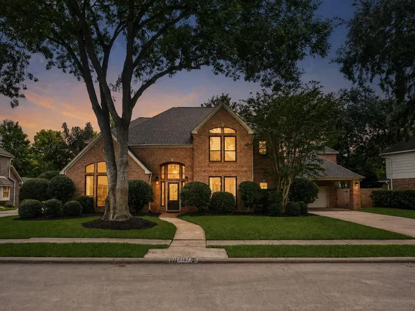 2107 Pecan Trail Dr, Richmond, TX 77406