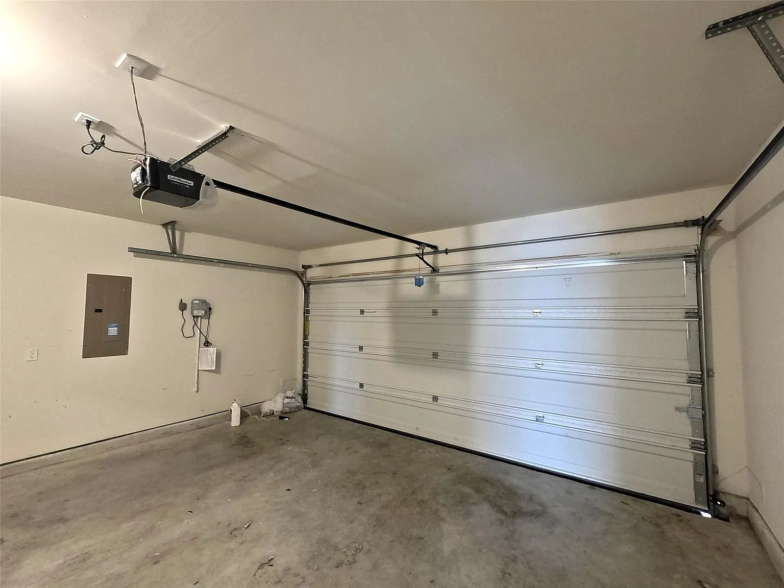 3 bed, 1450 sqft, $2,200 — Photo 2