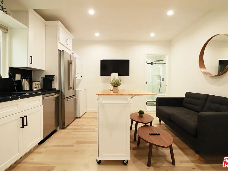 9040 Phyllis Ave #C — Photo 2