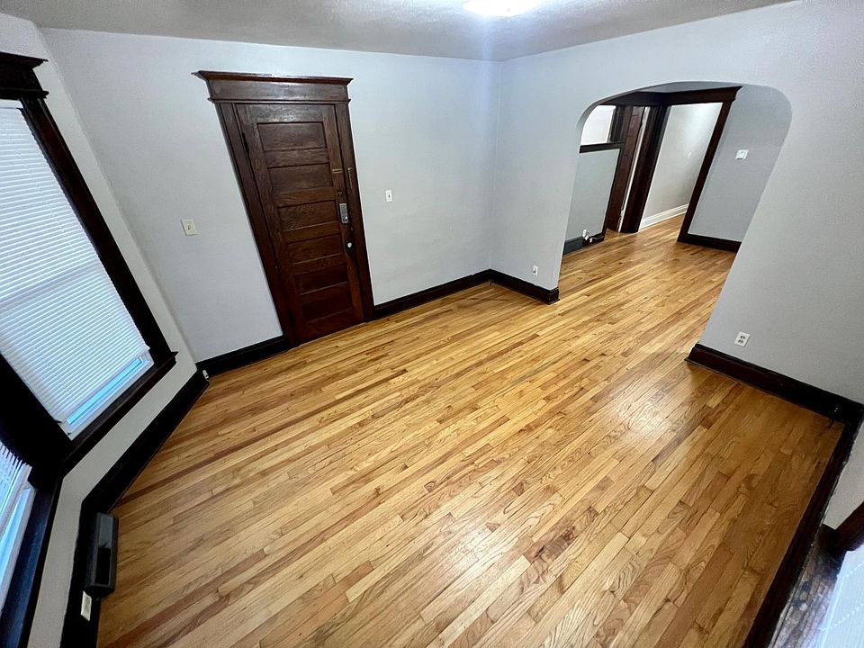 1st image of 506 Valley Dr #1E