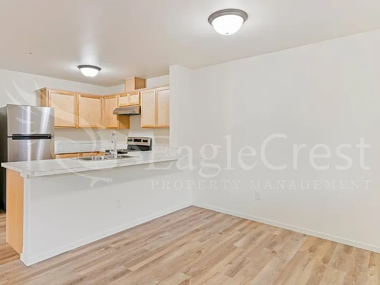 942 NE Spitzenburg St — Photo 26
