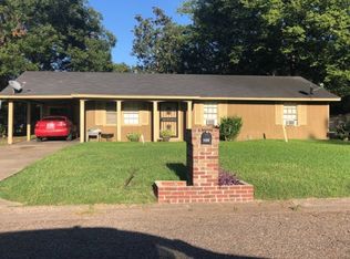 1128 Groome St, Greenville, MS 38703
