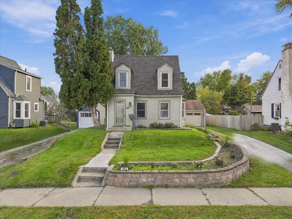 507 W 13th St, Sterling, IL 61081