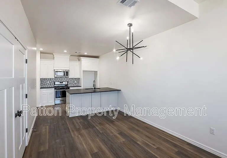 13771 Periwinkle Dr #B — Photo 11