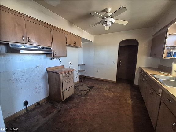 3rd image of 1093 E Schaaf Rd