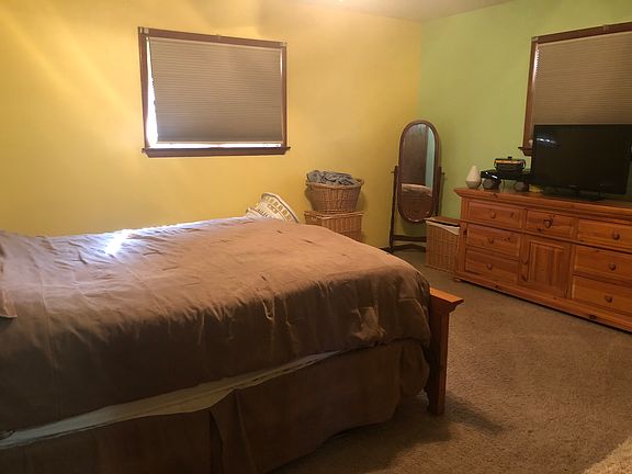 Bedroom #1 - 13.5' x 15'