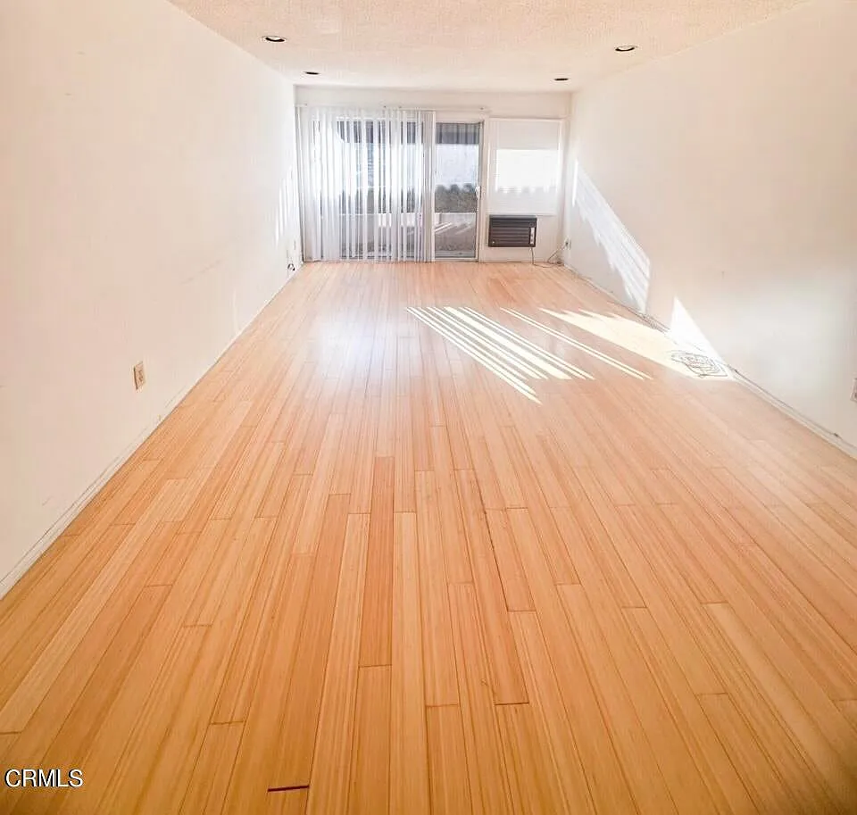 4208 Russell Ave Unit 8 — Photo 2