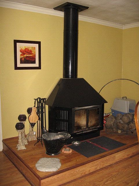 2nd image of 2009 Graham Ln E