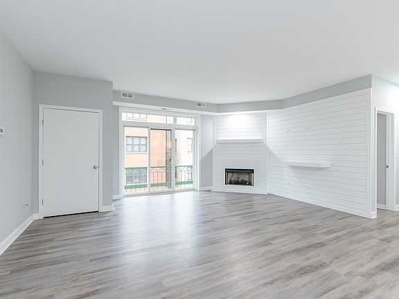 2nd image of 680 N Green St APT 309