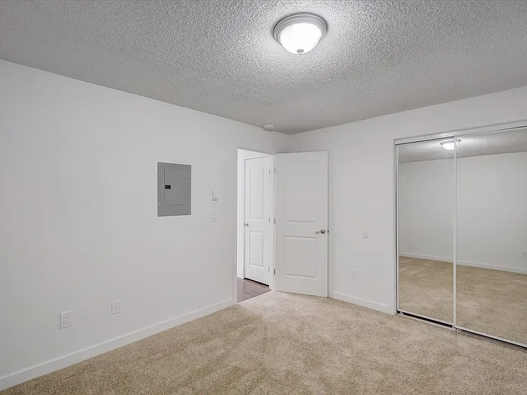 Overlook Terrace Apartments — Photo 11