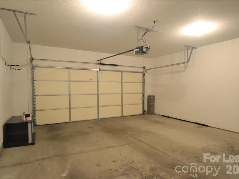 8035 Sultana Cir — Photo 10