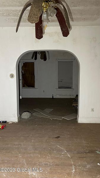5th image of 913 Francis Avenue