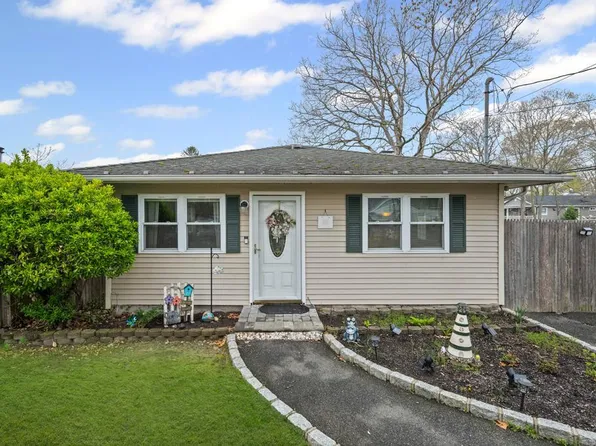 133 Parkwood Drive, Shirley, NY 11967