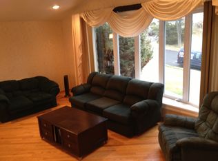 211 Red Barn Rd, Willow Grove, PA 19090