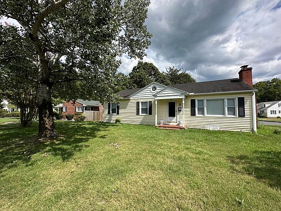 2nd image of 925 Riverside Dr