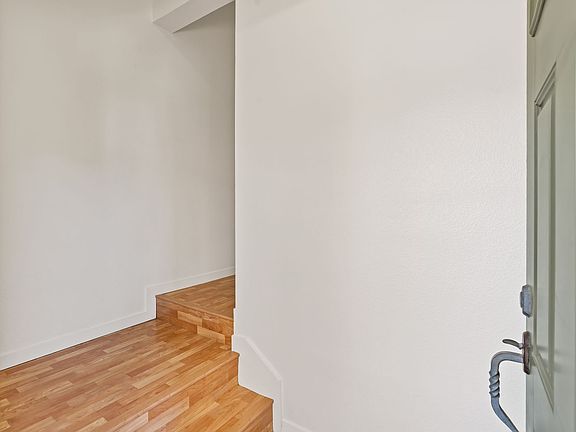 2nd image of 225 Valley Oak Dr #225
