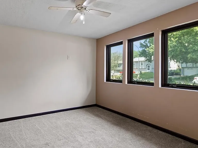 13005 Ames Ave — Photo 10