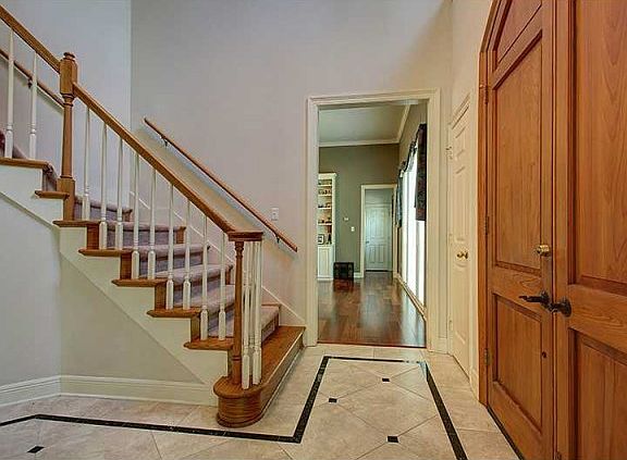 4th image of 100 Evangeline Dr