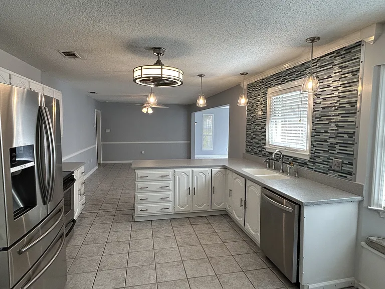 1008 Charlene St — Photo 14