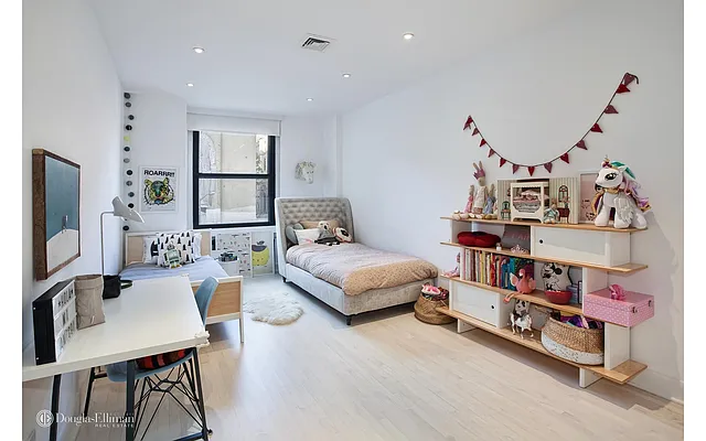 Sold by Douglas Elliman | media 21