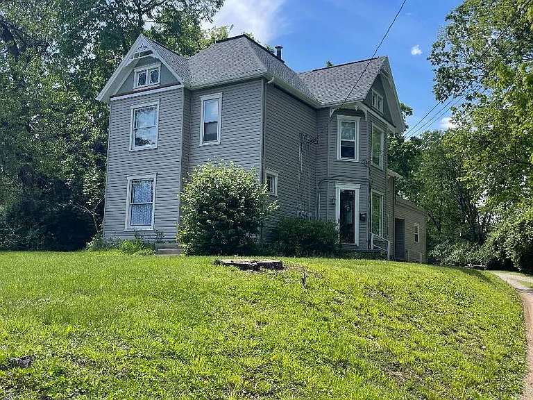 185 N Xenia Dr — Photo 1