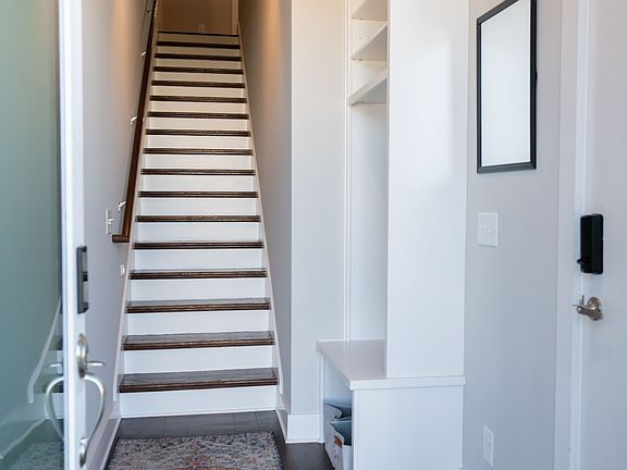 5th image of 52 Fern Ave