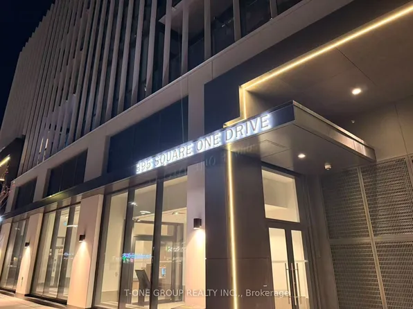 395 NW Square One Dr, Mississauga, ON