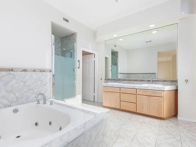 611 G St #321 — Photo 22