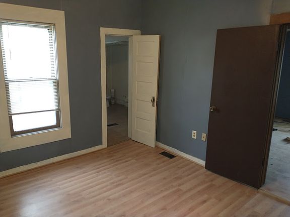 4th image of 704 S Market St