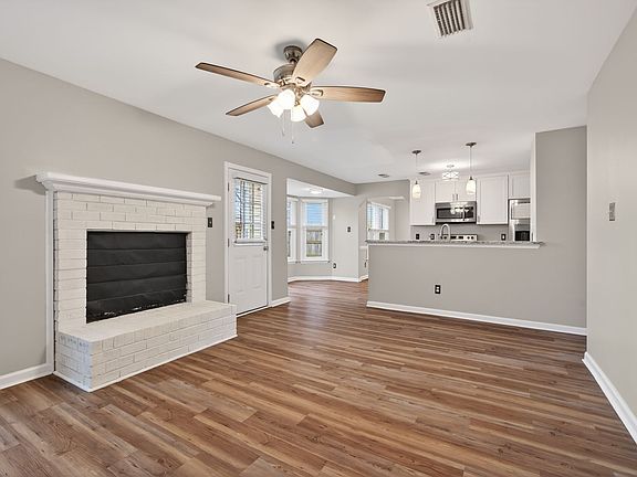 2nd image of 3816 Coyote Cir