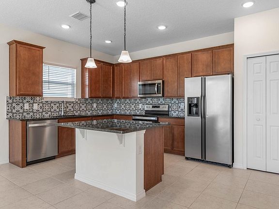 3rd image of 3 Oakleaf Way