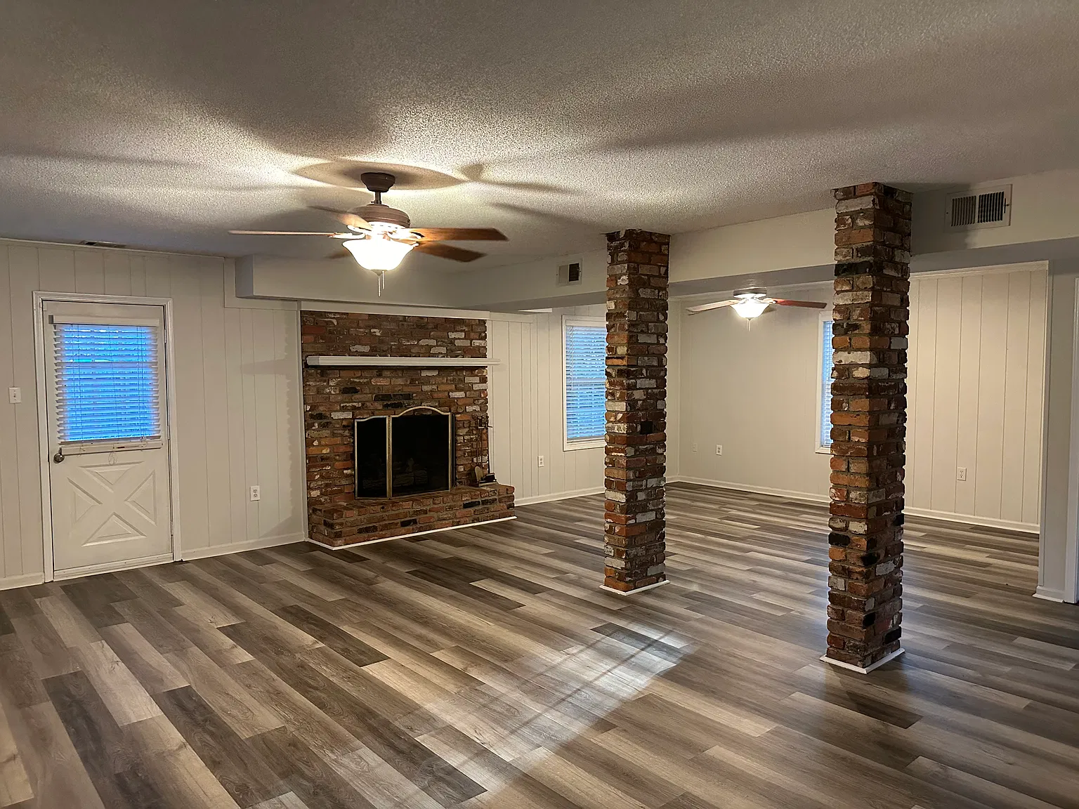 4 bed, 2.5 bath, 2204 sqft, $2,400 — Photo 4
