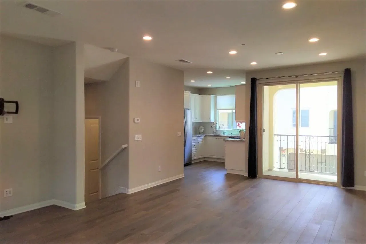 2 bed, 2.5 bath, 1306 sqft, $3,700 — Photo 3