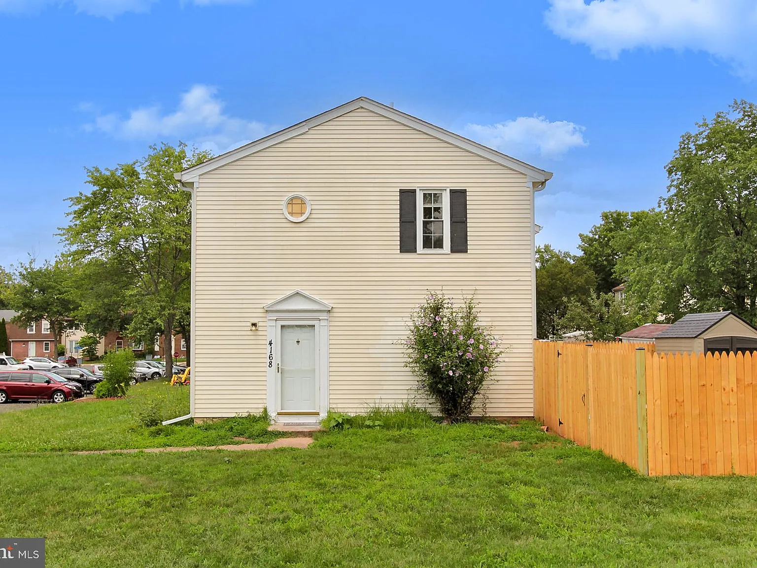4 bed, 2.0 bath, 1056 sqft, $2,975 — Photo 2