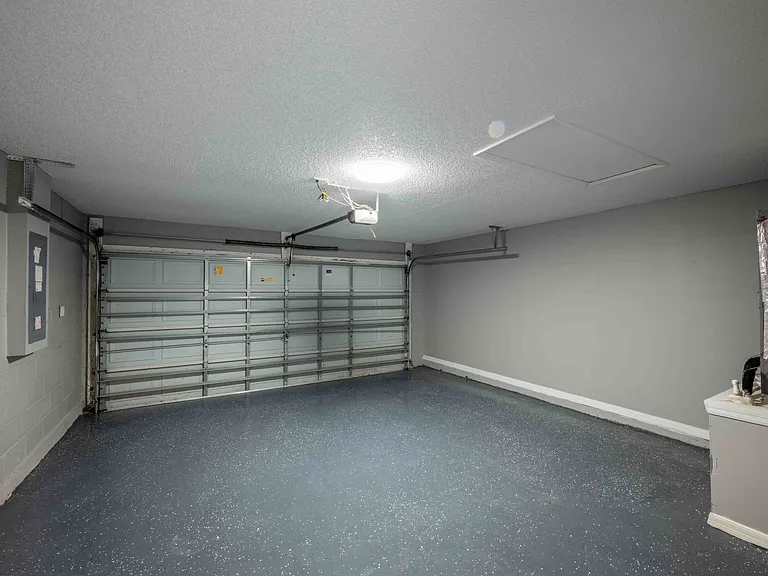 6920 Playpark Trl — Photo 12