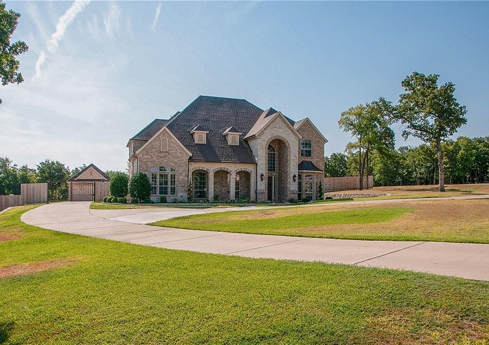 1st image of 2421 Plantation Dr N