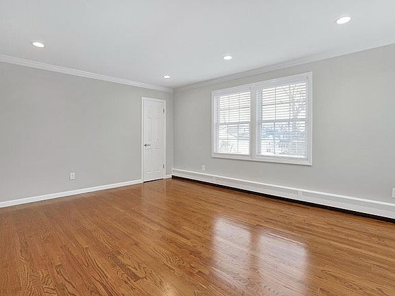 5th image of 9 Holland St Floor 2