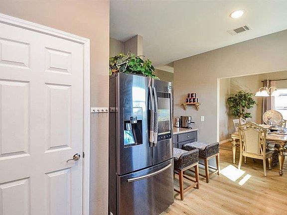 4th image of 2203 Westwood Dr
