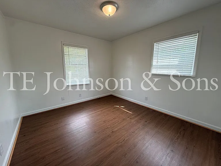 1137 N Cameron Ave #C — Photo 15